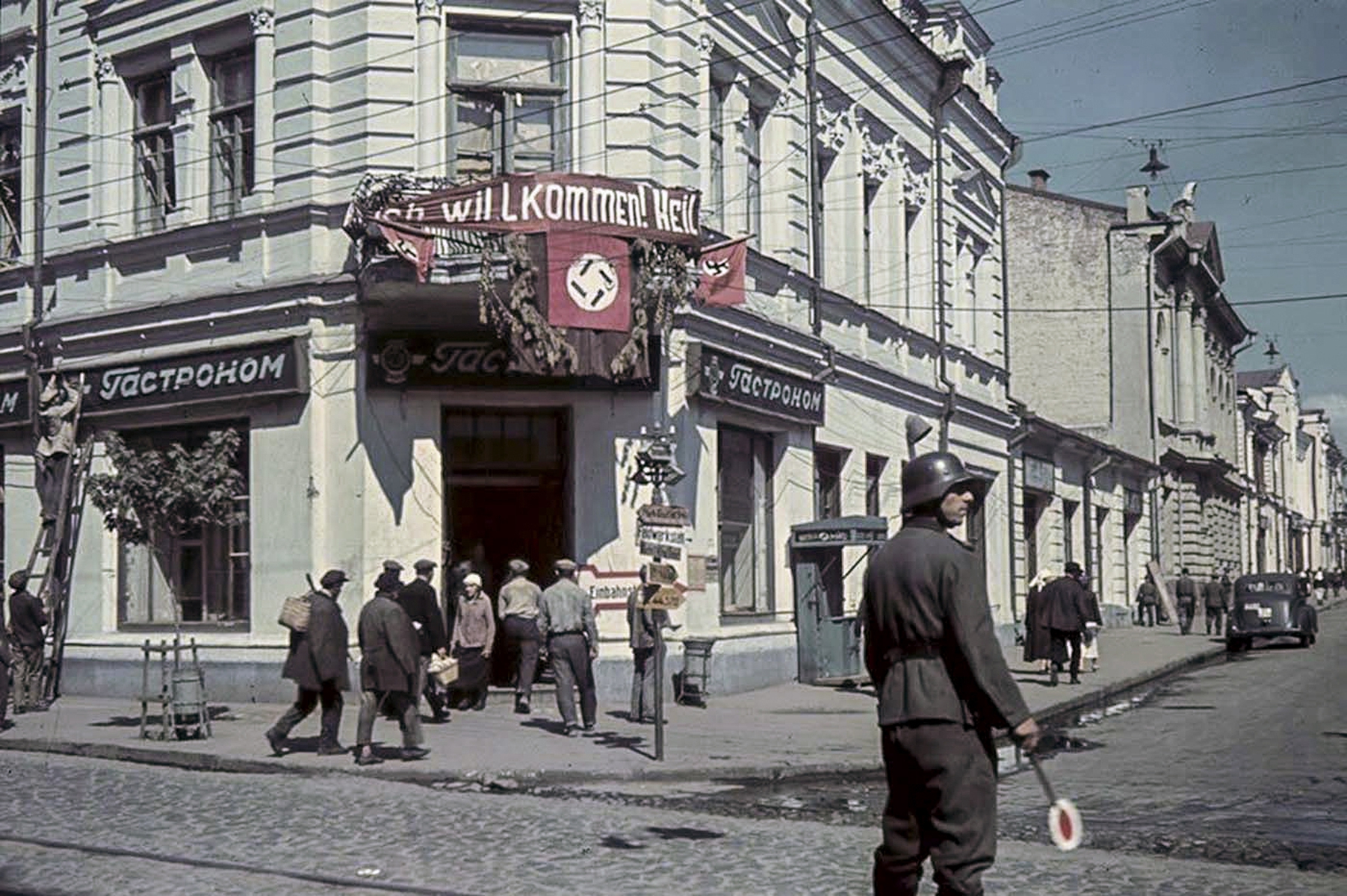 Магазин раньше. Харьков в оккупации 1941-1943. Немцы в Харькове 1941-1943 год. Оккупированный Харьков 1941. Город Харьков Украины в годы оккупации 1942 года.