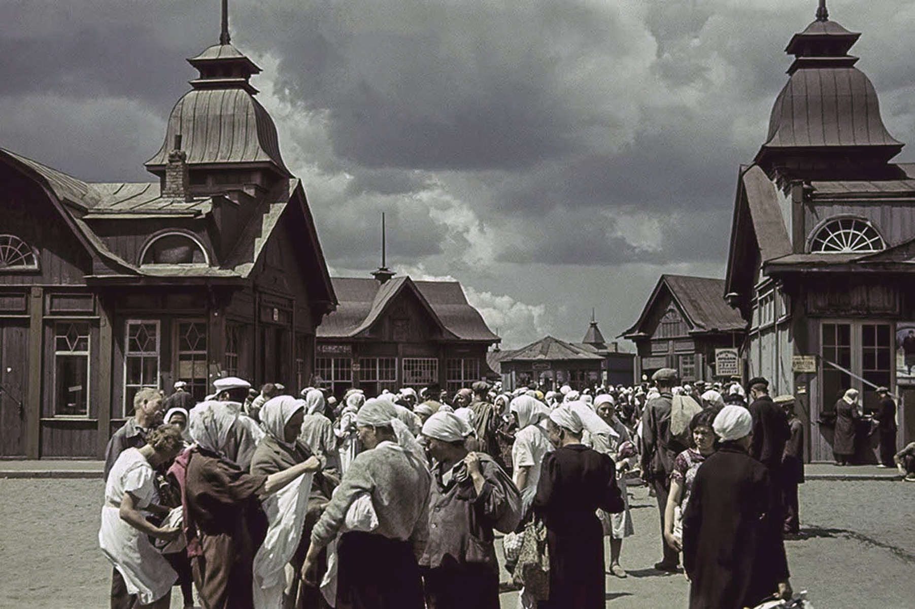 Во время немецкой оккупации. Харьков в оккупации 1941-1943. Харьков оккупация 1941. Харьков в оккупации 1941-1943 годы фото. Оккупированный Харьков 1943.