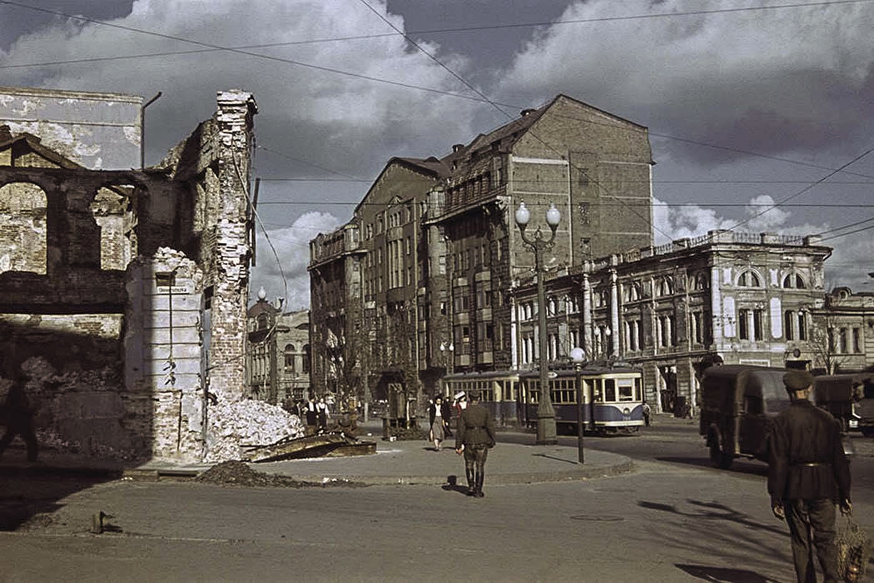 Старый 2. Харьков в оккупации 1941-1943. Оккупированный Харьков 1941. Харьков 1943 Великая Отечественная война. Оккупированный Харьков 1943.